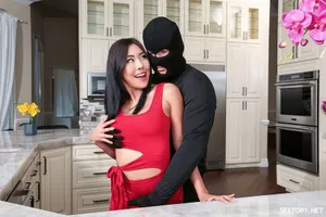 Buồi anh cửng lên sao mà to thế