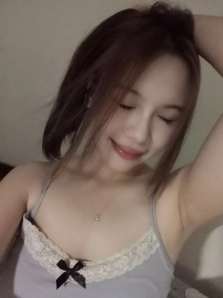 Ba cô nàng nóng bỏng đang làm tình với con đĩ của mình